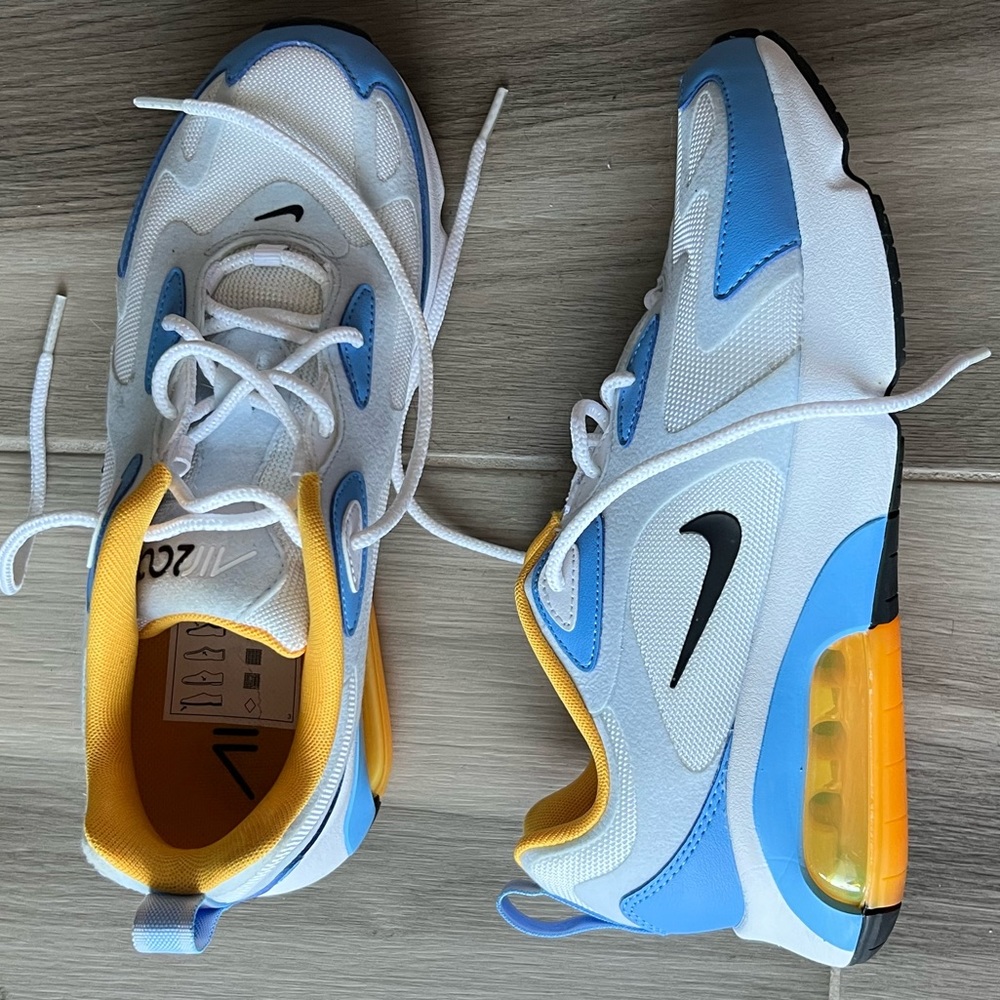 Nike sneaker, size 8.